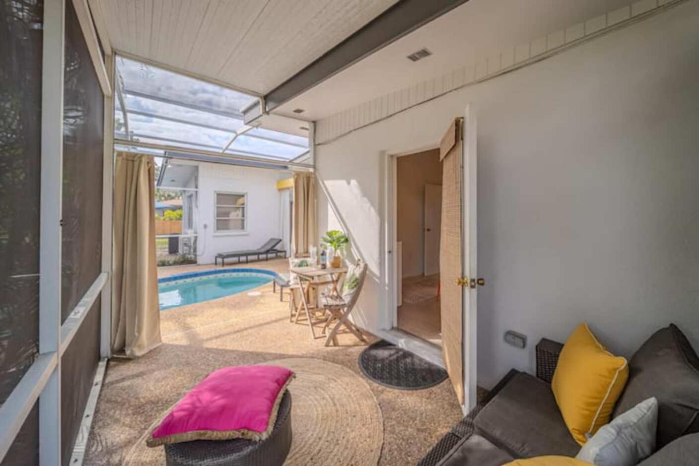 Beachside Bliss 1 Miles To The With Heated Pool *
